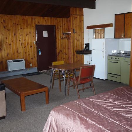 Pembina River Inn Entwistle Buitenkant foto