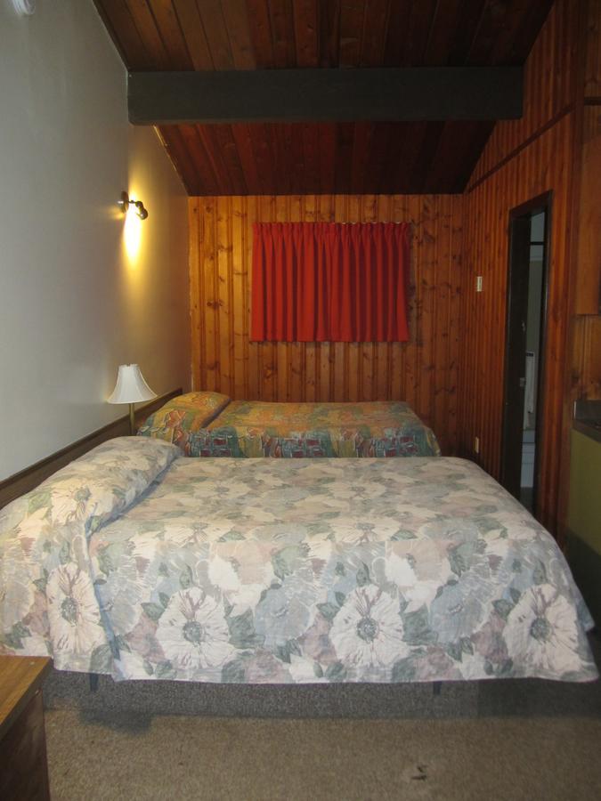 Pembina River Inn Entwistle Buitenkant foto