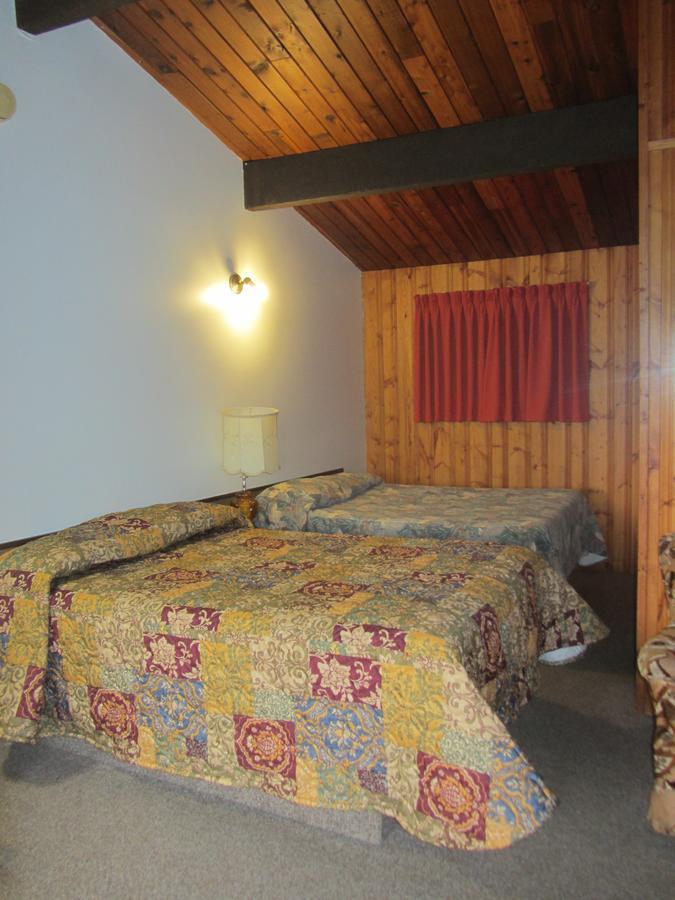 Pembina River Inn Entwistle Buitenkant foto
