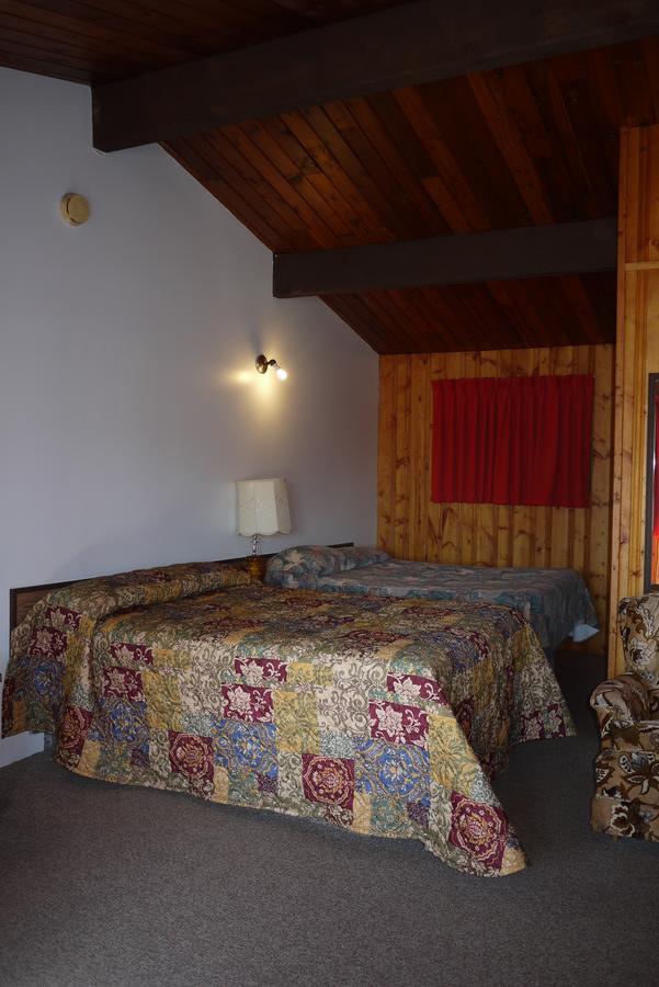 Pembina River Inn Entwistle Buitenkant foto